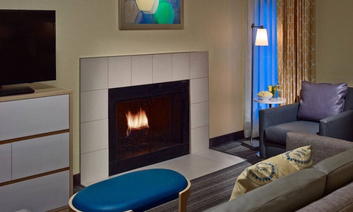 Eagan House | Best Place to Stay in Minnesota, 4 Comfortable Units, Onsite Pool, Pets Allowed
