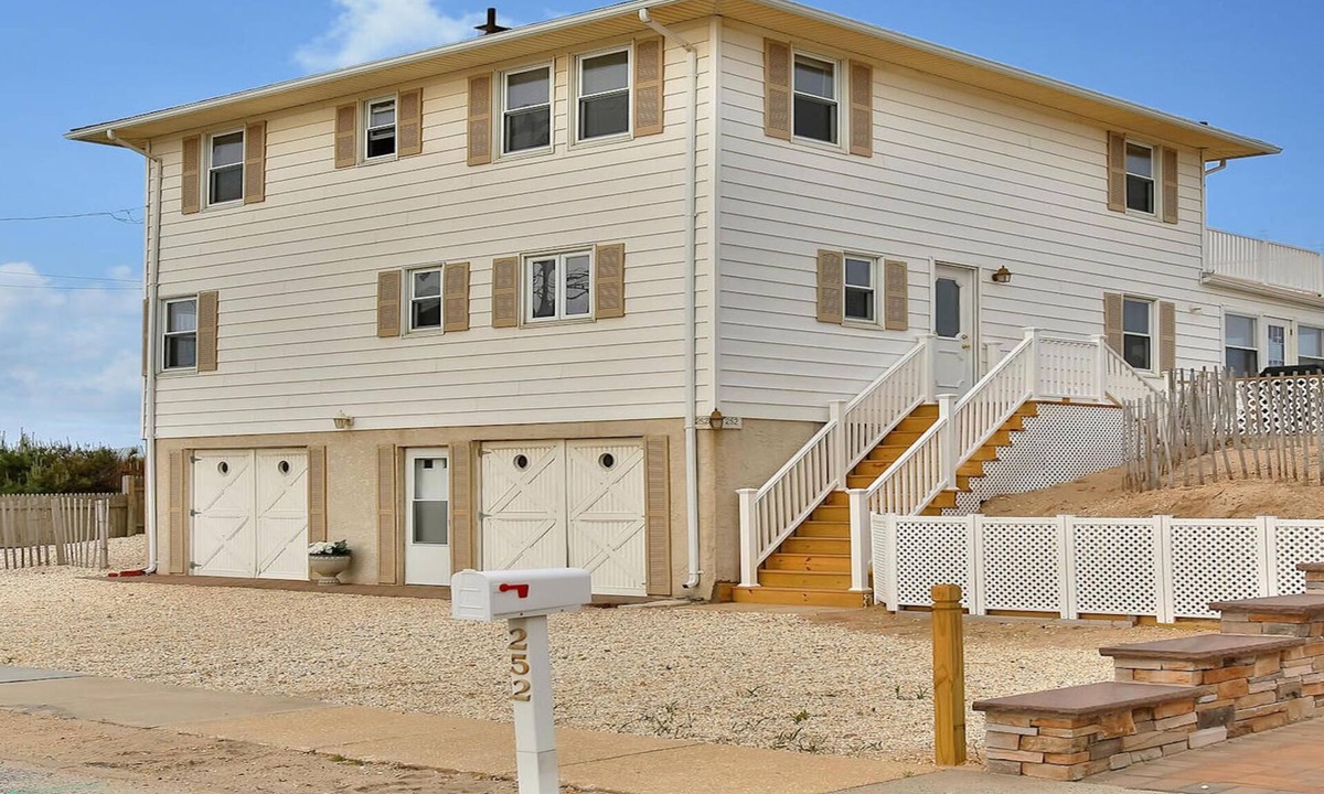 Mantoloking House | BEST VALUE Ocean Frnt Home private beach open Weekly/month open 7/31 - Labor Day