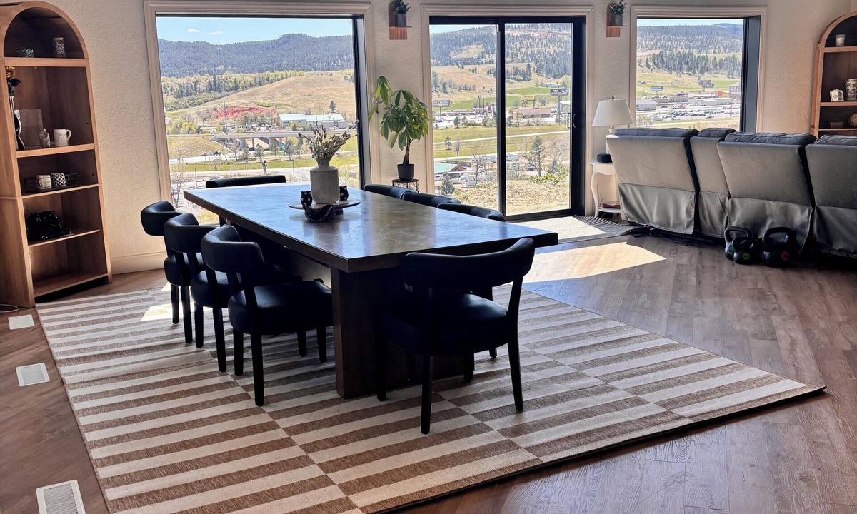 Sturgis House | BEST view in the whole town- private sanctuary.