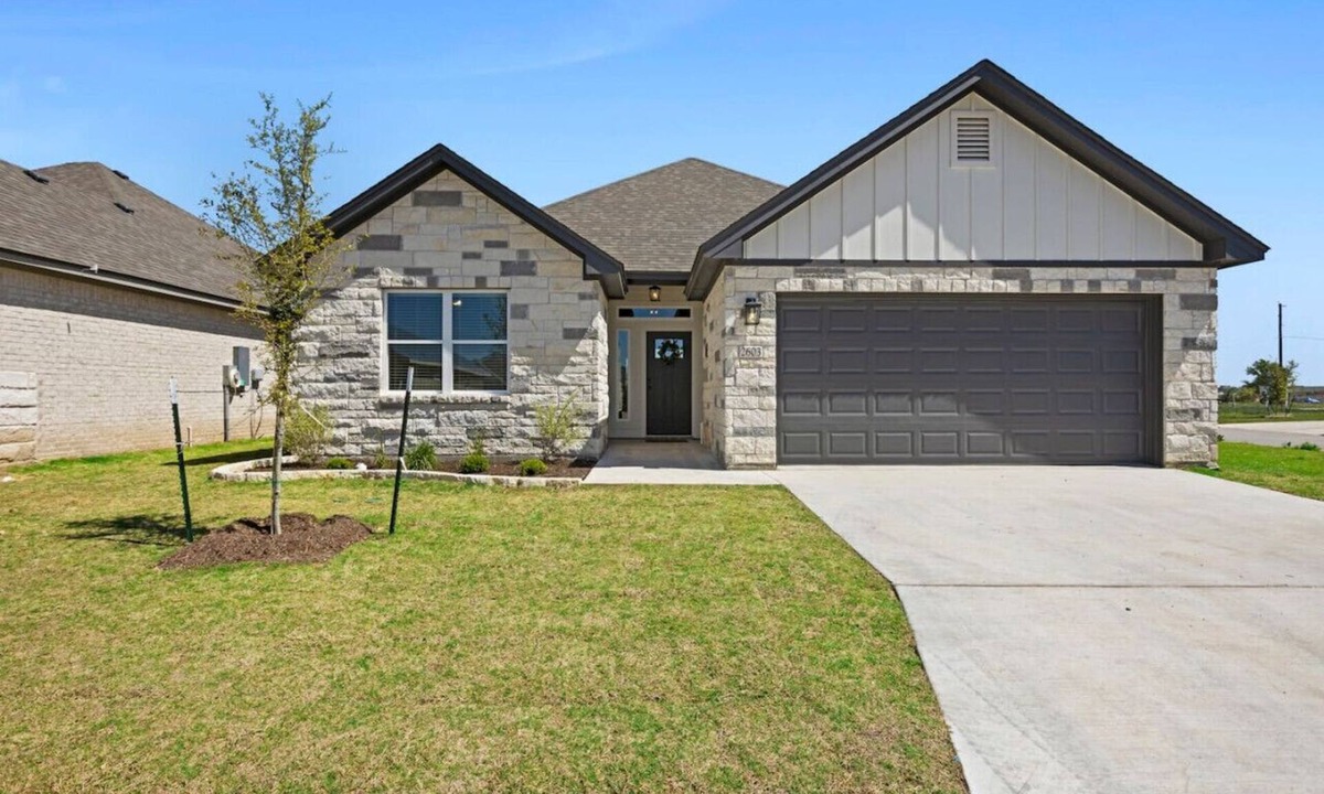 Temple House | Beta House @ Crossroads Park | NEW Home Sleeps 8!