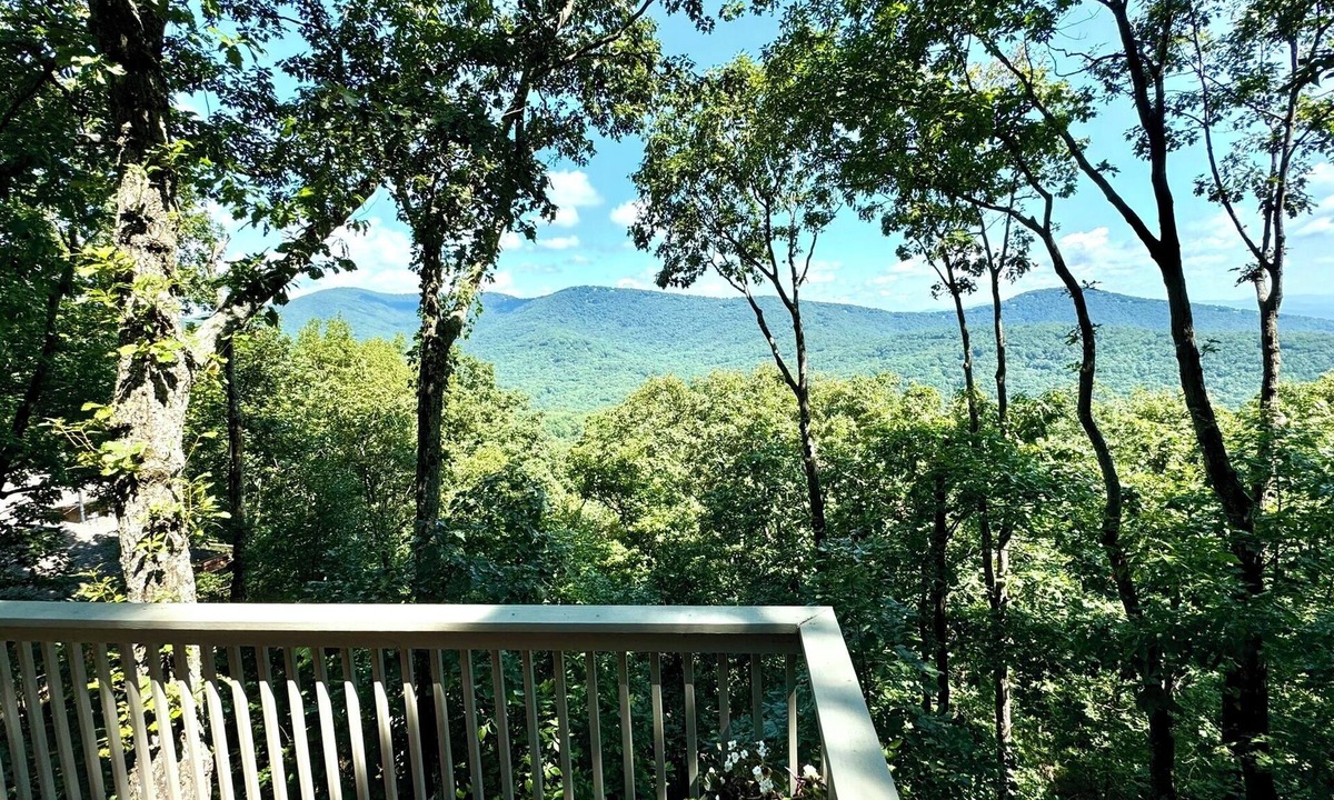 Big Canoe Cabin | Big Canoe Year Round Long Range Views with Hot Tub
