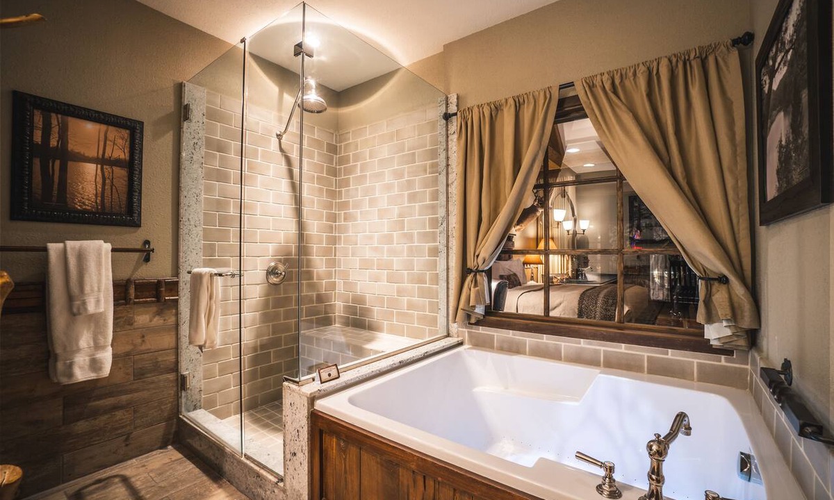 Pinch District Hotel | Big Cypress Lodge