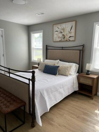 Hamilton Apartment | Birdie Mae - 2 bedroom House in DT Hamilton