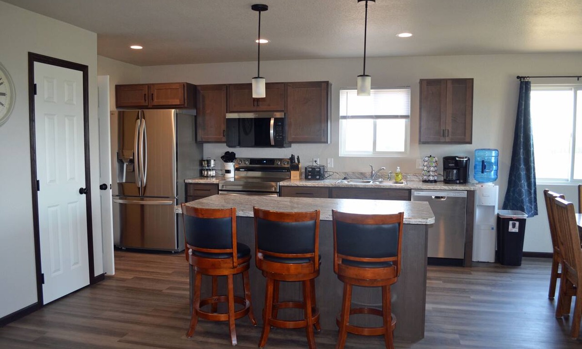 Caputa House | Black Hills Getaway - Brand New 3-bedroom/3-bathroom home in Rapid City