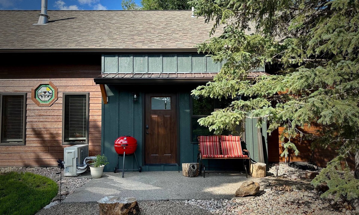 Hill City Cabin | Black Hills Home Cabins—CHOKECHERRY HIDEOUT—in Hill City, Mickelson Trail, Grill