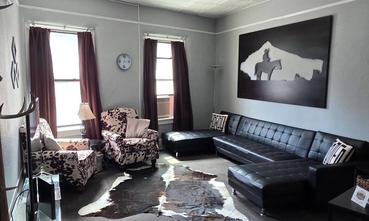 Hot Springs Apartment | Black Hills Retreat - Spacious 2-BR Downtown Walkable Family Getaway