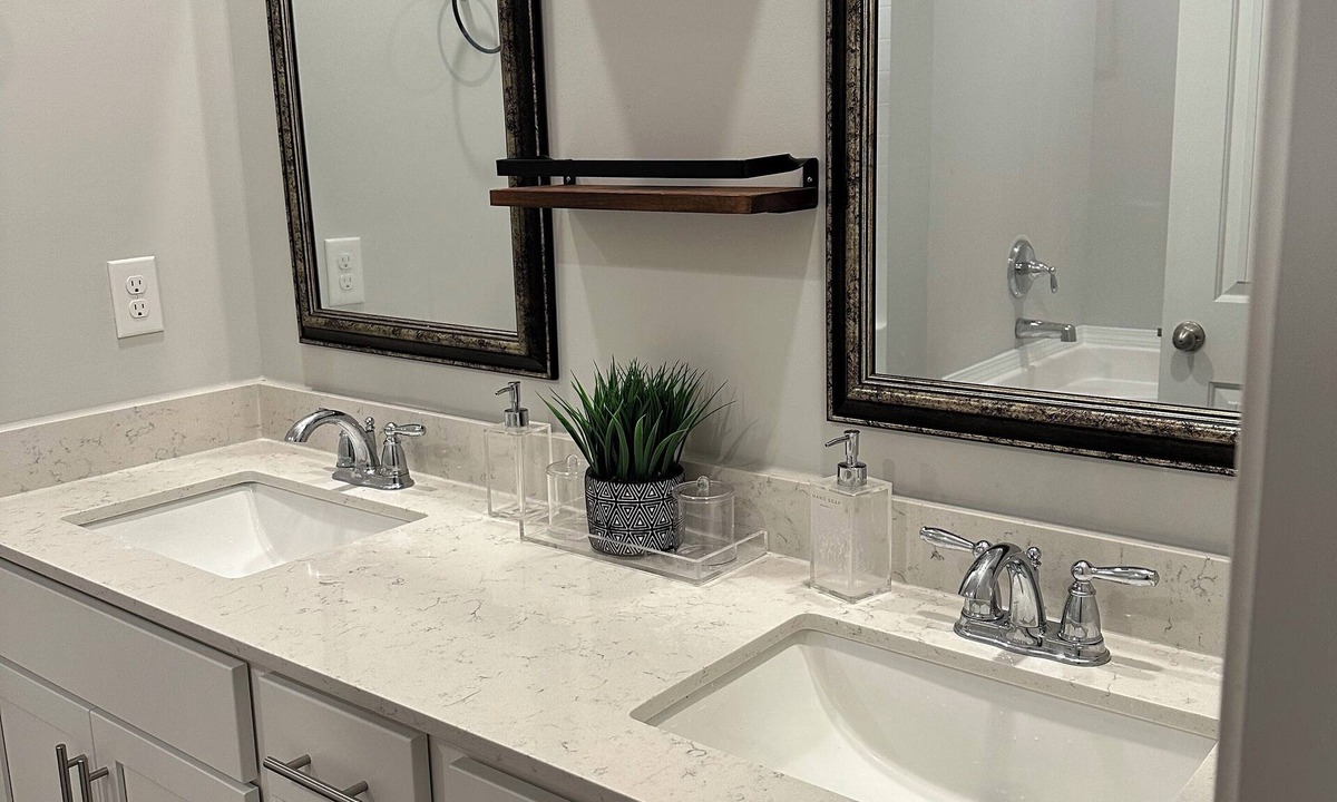 Auburn House | Blissful Abode at Farmville Lakes