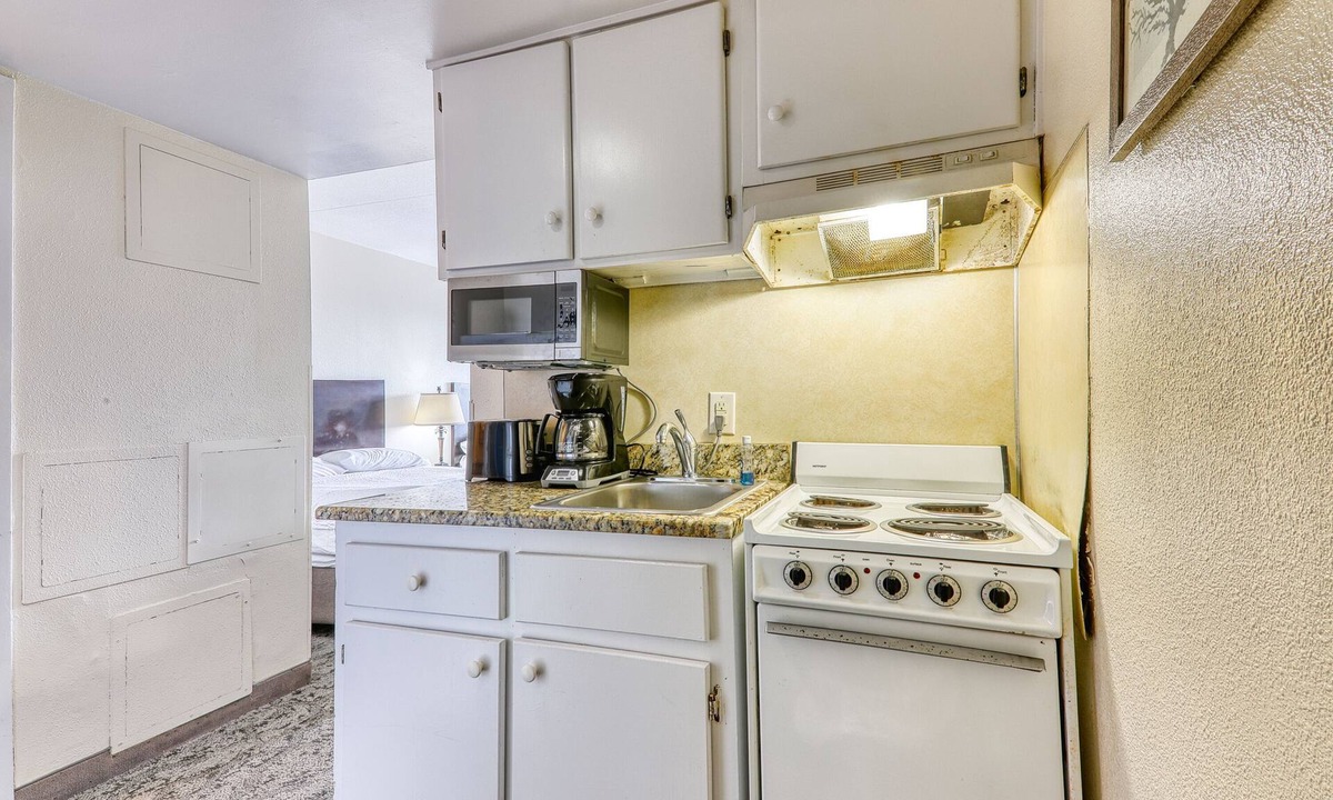 Cherry Grove Beach Hotel | Blockade Runner Motor Inn