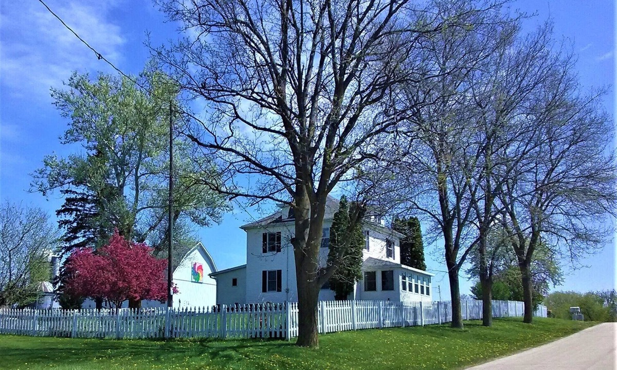 Monroe House | Bloomin Pickets Farmhouse Stay OR Ladies Craft Retreat!