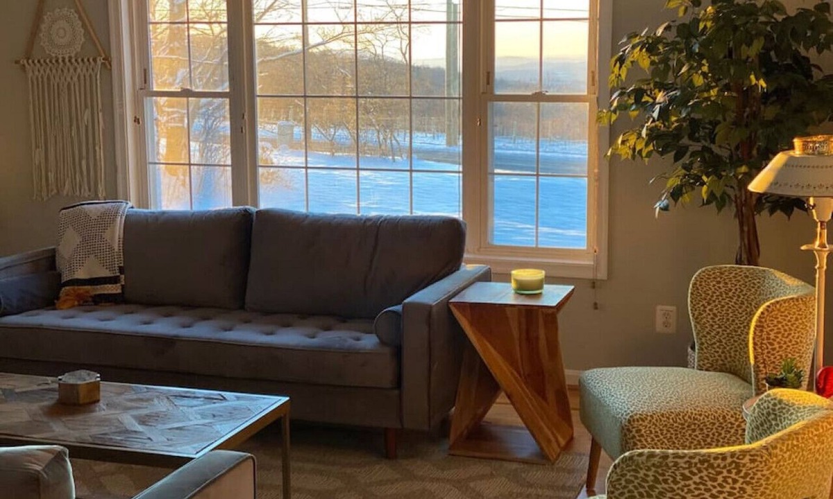 Linden House | Blue Mountain Getaway: Hot tub, Winery, Game Room