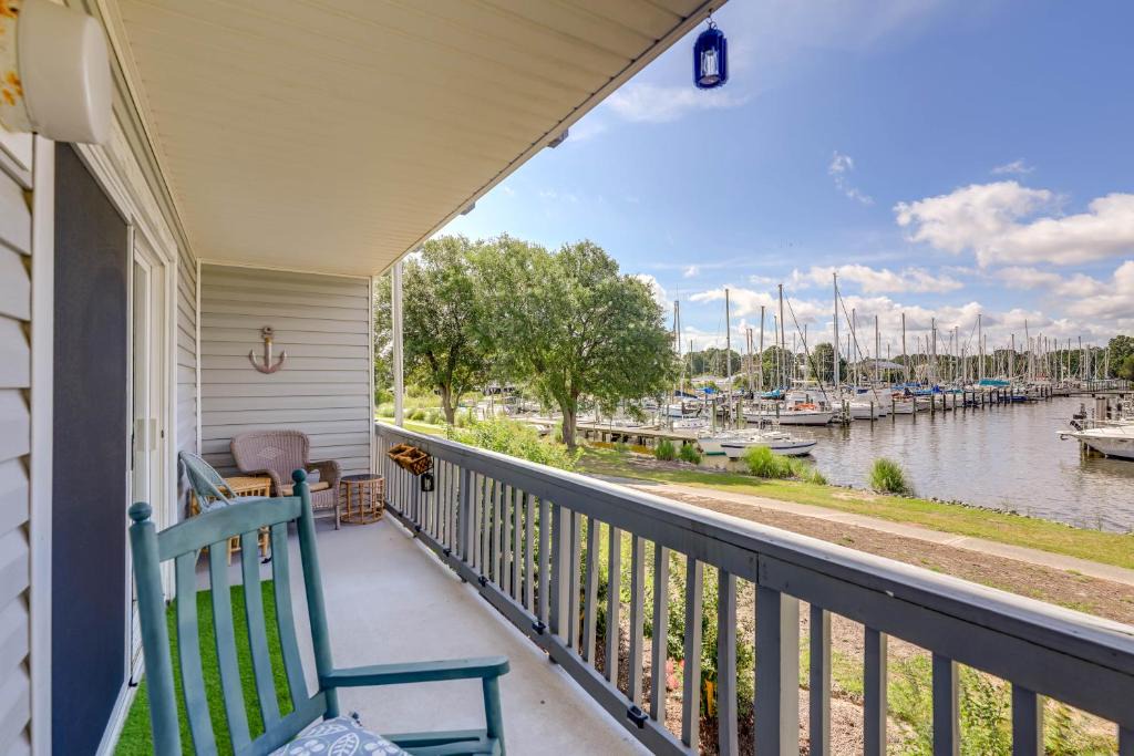 Fairfield Harbour House | Blue Pelican River Oasis on the Neus! Walk to Pier