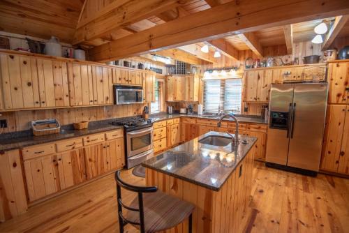 Creston House | Blue Ridge Mountain Retreat - 30 acres to explore & VIEWS, Sleeps 15