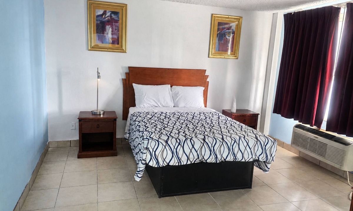 Wichita Hotel | Blue Way Inn & Suites Wichita East