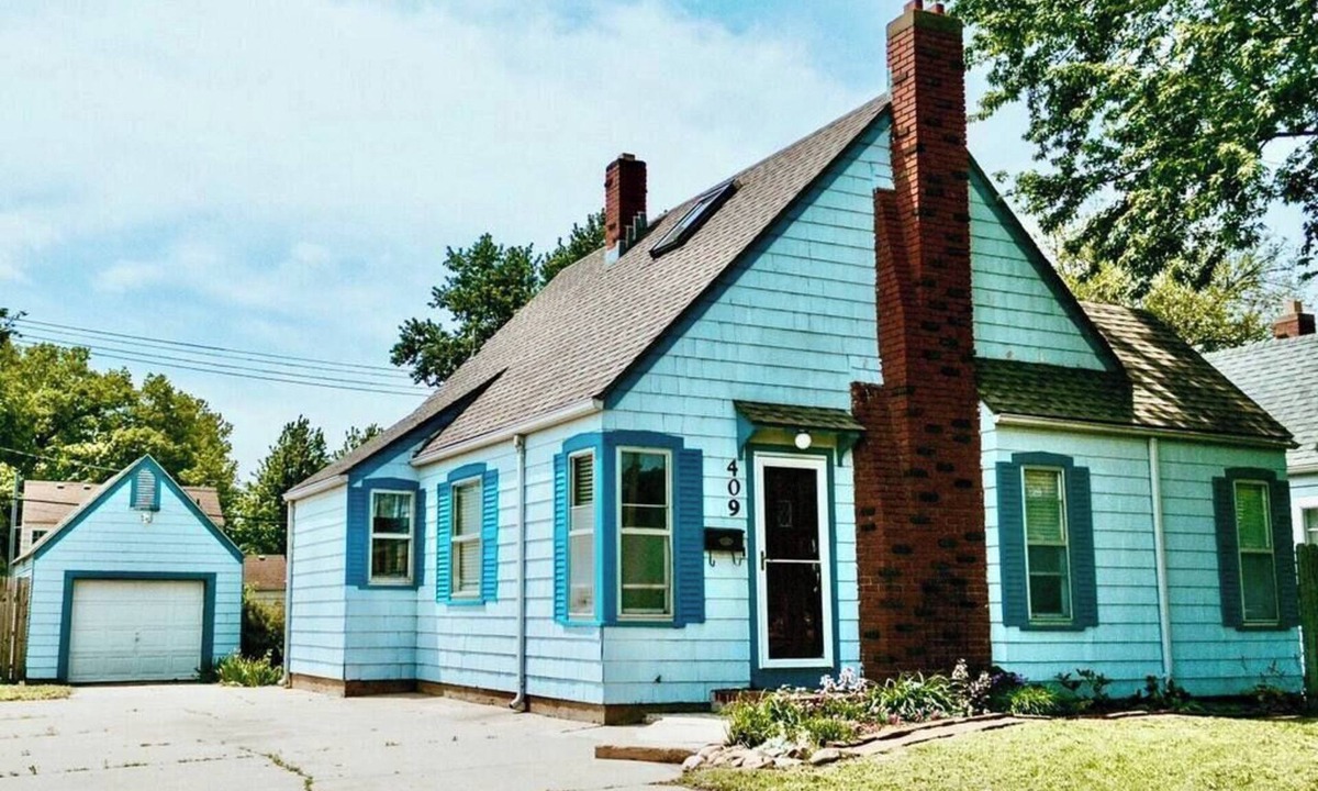 Hutchinson House | Bluebird Cottage, near fair