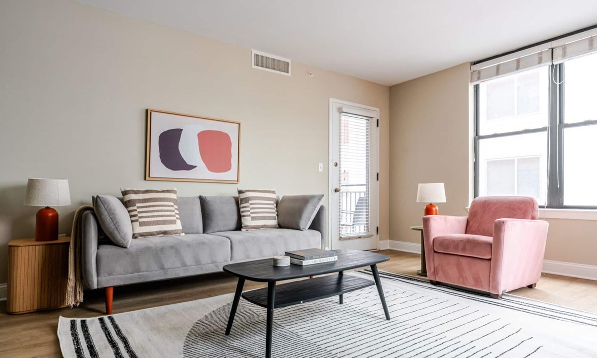Chinatown Apartment | Blueground | Chinatown, gym & w/d, nr arena
