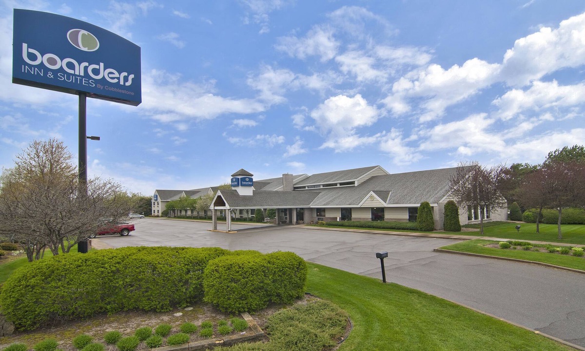 Faribault Hotel | Boarders Inn & Suites by Cobblestone Hotels - Faribault