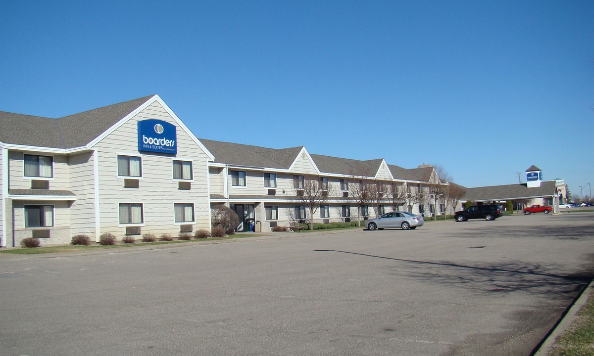 Faribault Hotel | Boarders Inn & Suites by Cobblestone Hotels - Faribault