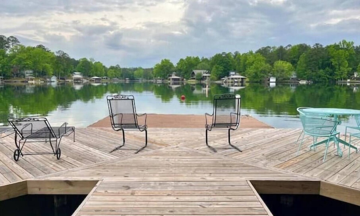 Little Kowaliga House | Boathouse. Dog Friendly. Sleeps 4. Big Views. Kayak. Paddleboat. Dock. Boat Ramp