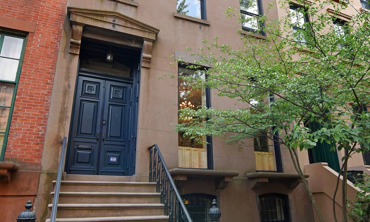 Boerum Hill House | Boerum Hill historic brownstone, close to all subways, on tree-lined street