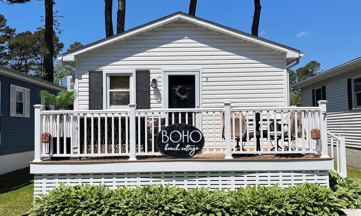 West Ocean City Cottage | Boho Beach Cottage- Quiet, Deck, Private parking, Bikes- 1 mi to Beach & Boards!