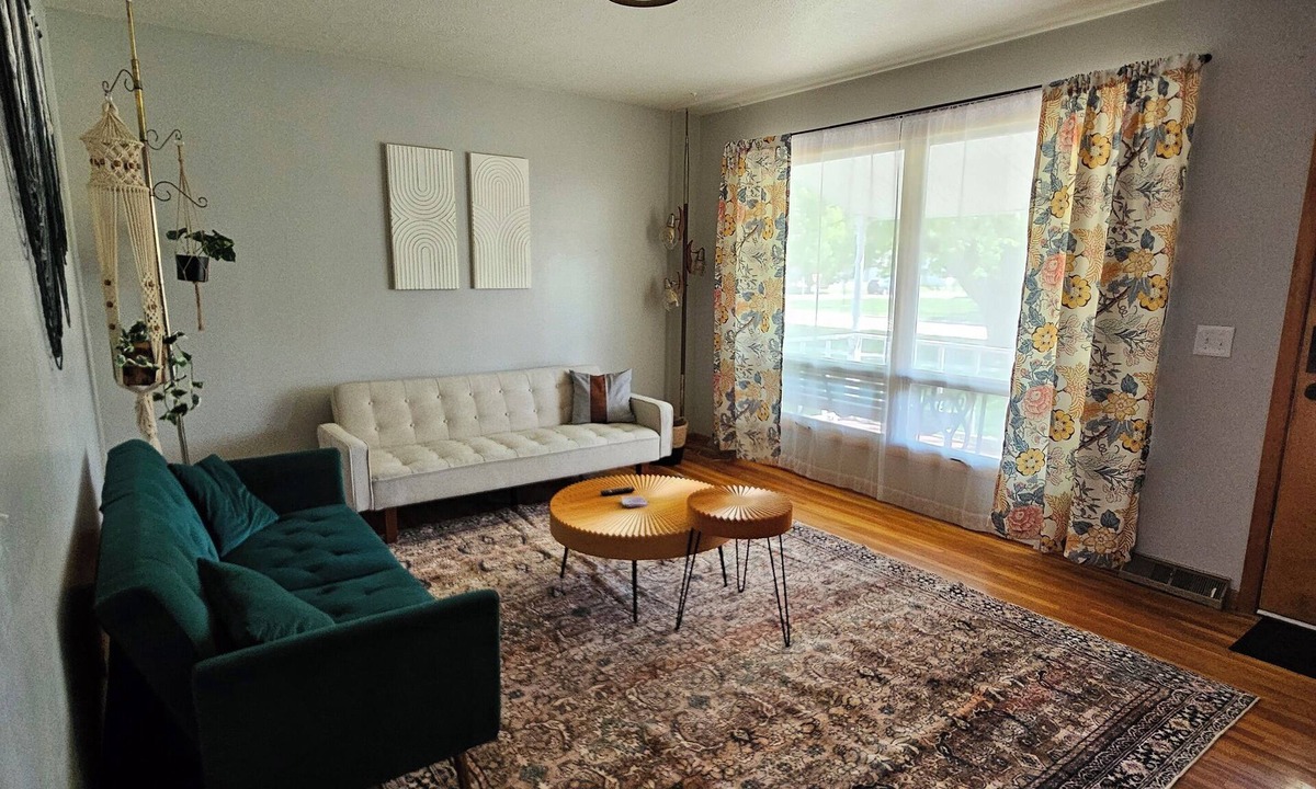 Sergeant Bluff House | Boho House- 4 bedrooms/2 bath - just outside of Sioux City, close to everything!