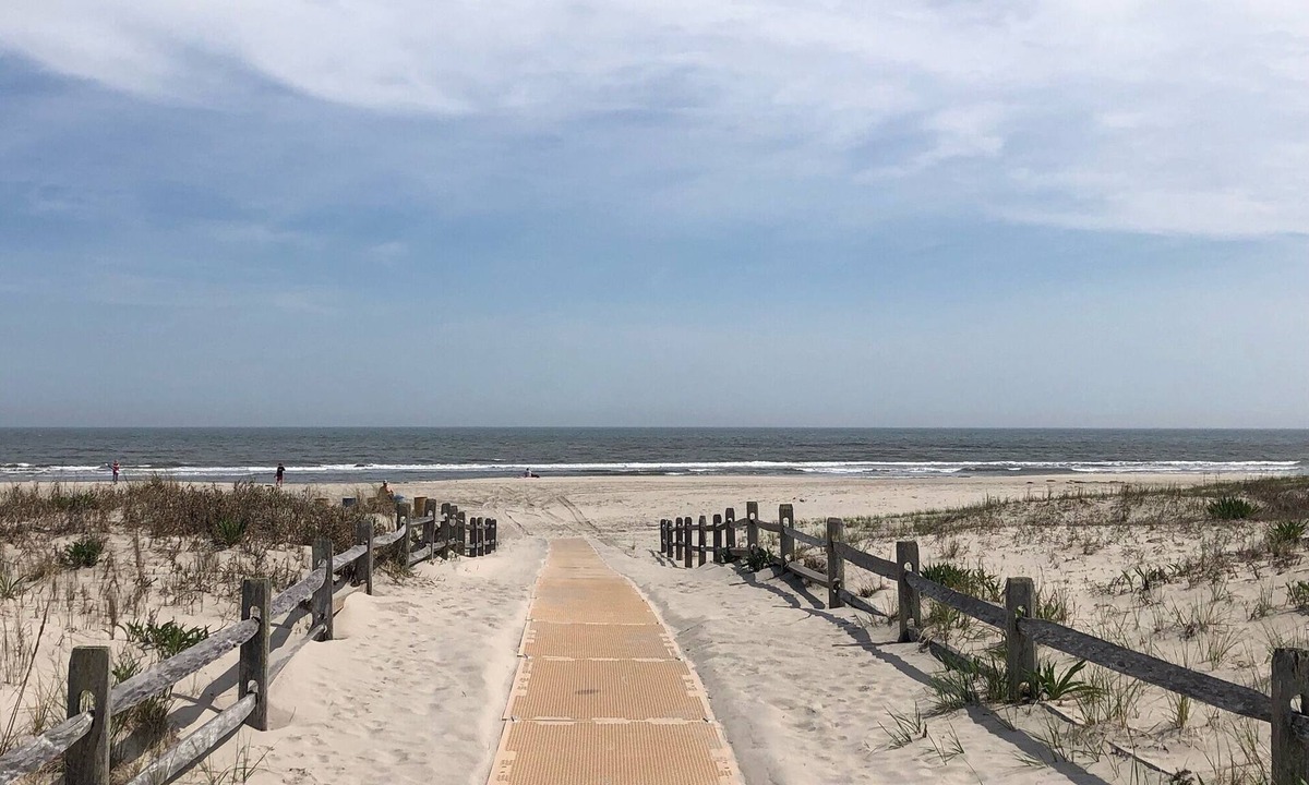 Gold Coast House | Book your vacation in this beachfront townhouse.!