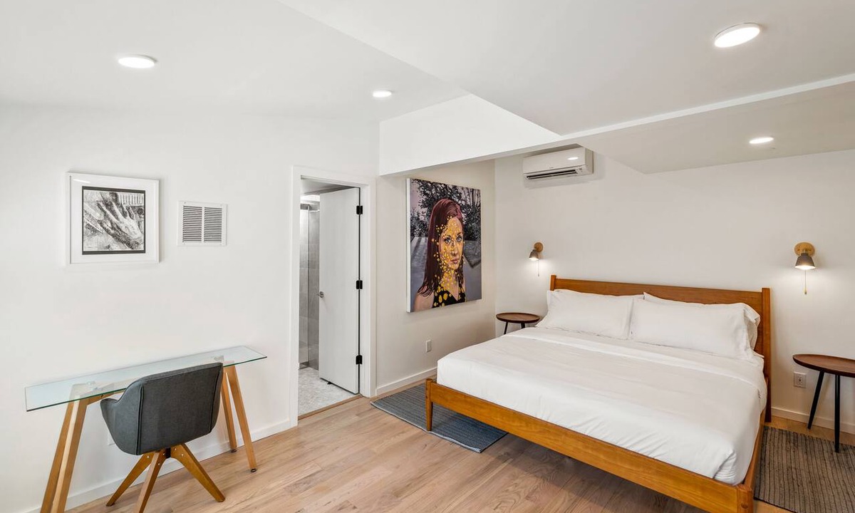 North Downtown Hotel | Boutique Hotel Walkable to Restaurants | Rose Jean 2