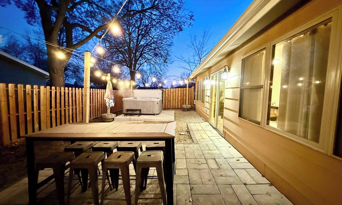 Sioux Falls House | Brady Haus Hot Tub King Beds Near Mall & I29