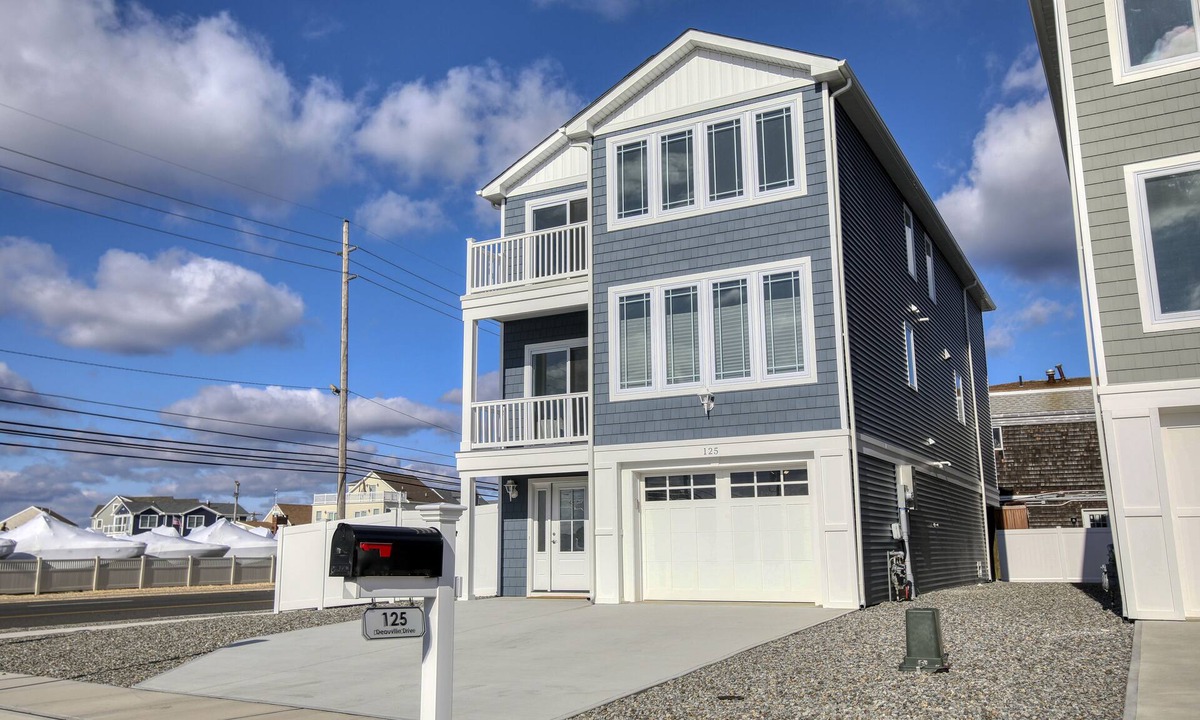 Mantoloking House | Brand New 4-Bedroom with Den in beautiful Mantoloking