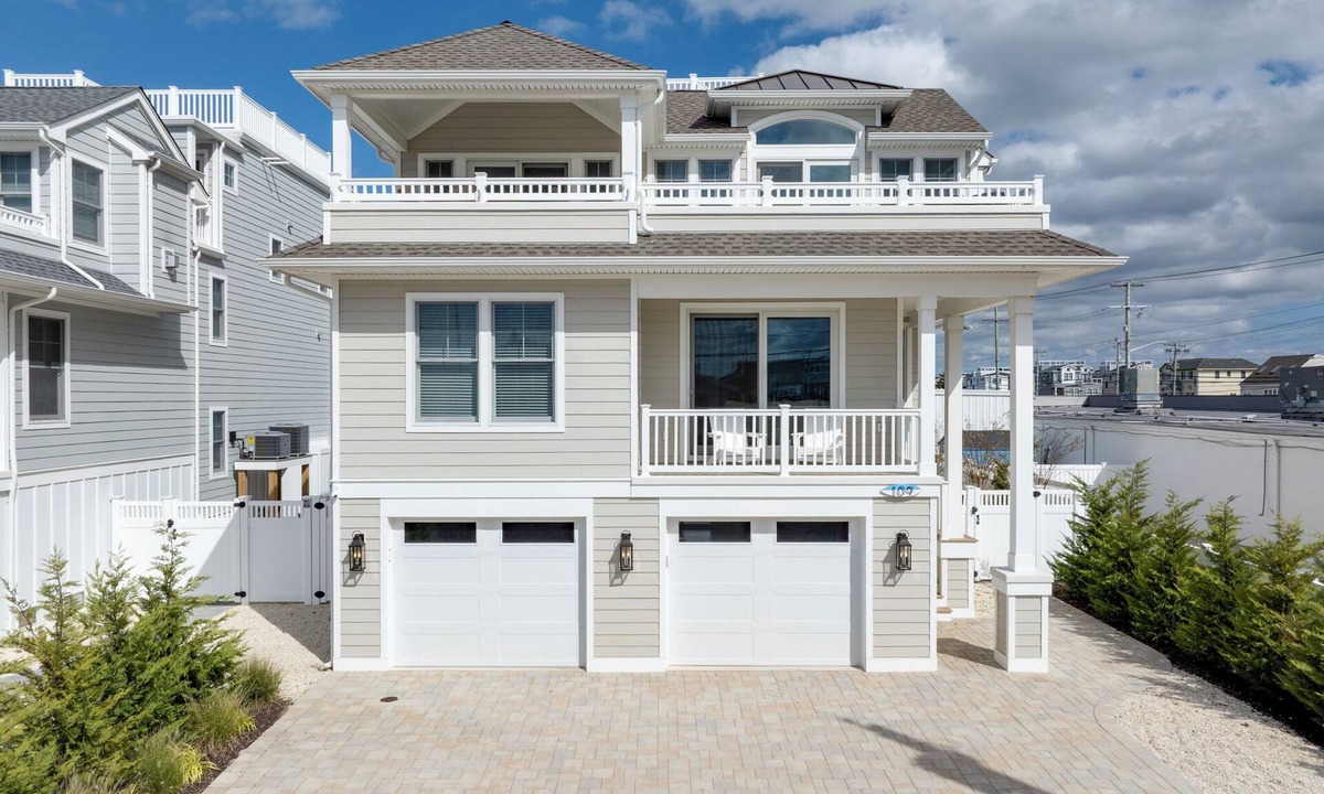 Surf City House | BRAND NEW 5B5B heated pool, elevator in Heart of Surf City - Sleeps 16