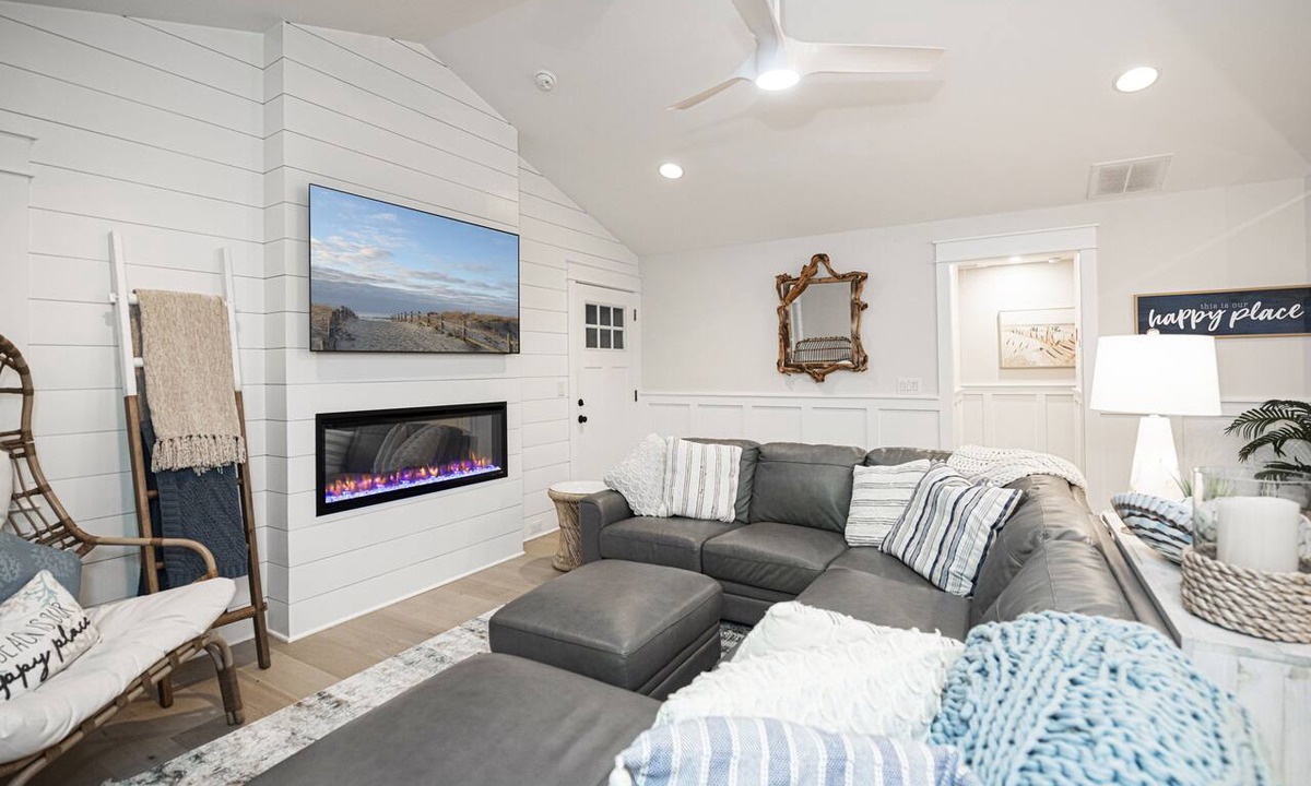 North End Condo | Brand New Luxury Beach Condo: 3BR/2.5BA Steps from the Ocean!