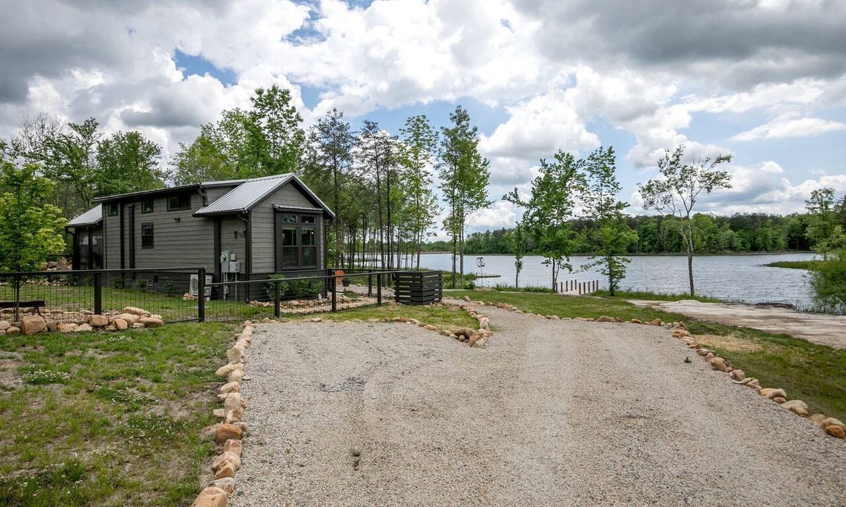 Tracy City Cottage | Breathtaking Cottage with Fire Pit in Tracy City, Tennessee