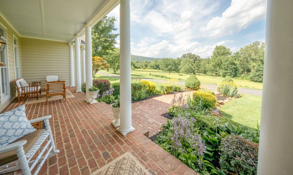 Round Hill House | Breathtaking private retreat near Est. Wineries & Breweries