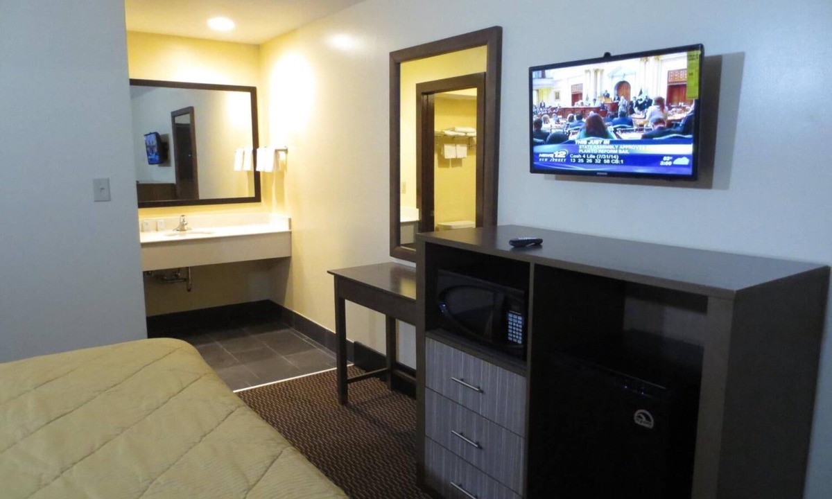 Brick Hotel | Brick Motor Inn