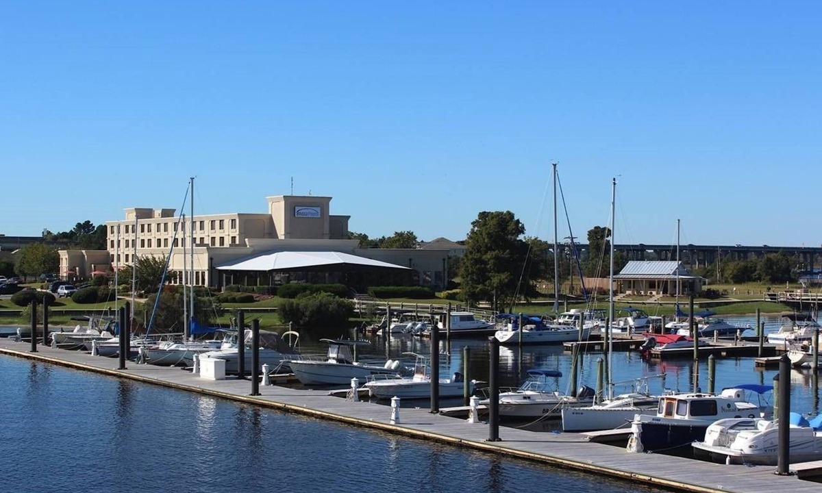 New Bern Hotel | BridgePointe Hotel & Marina