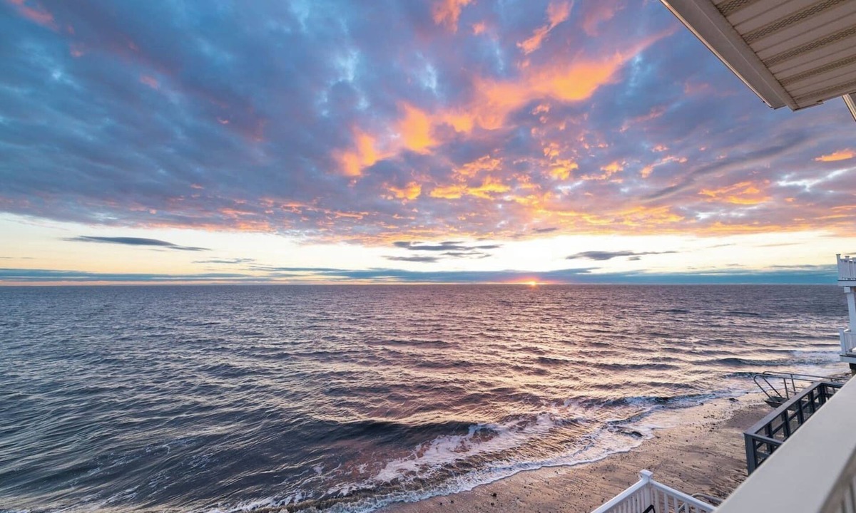 Downe House | Bright and beautiful home on the Delaware Bay