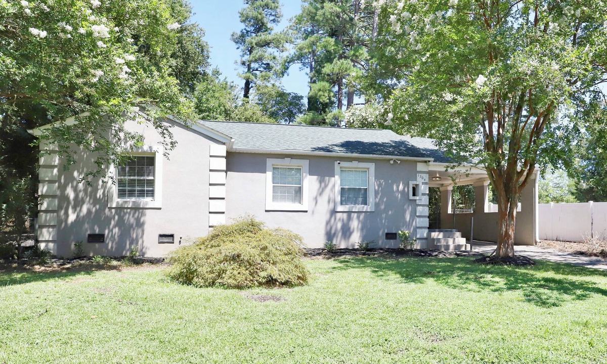 Drayton House | Bright & Cheerful Modern Home located 1.5 miles from Downtown Spartanburg