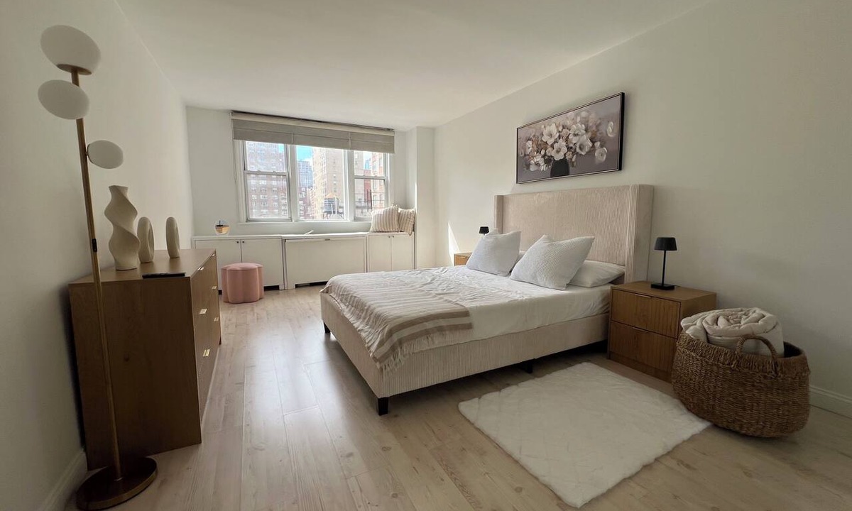 Midtown Condo | Bright, modern, cozy, 2-bedroom apt,Manhattan skyline views, calm neutral design