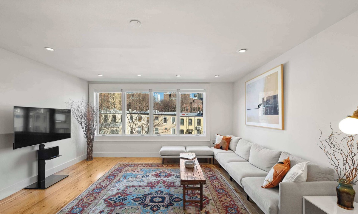 Gowanus Apartment | Brownstone Lane by Rove Travel Cozy 2BR Apt