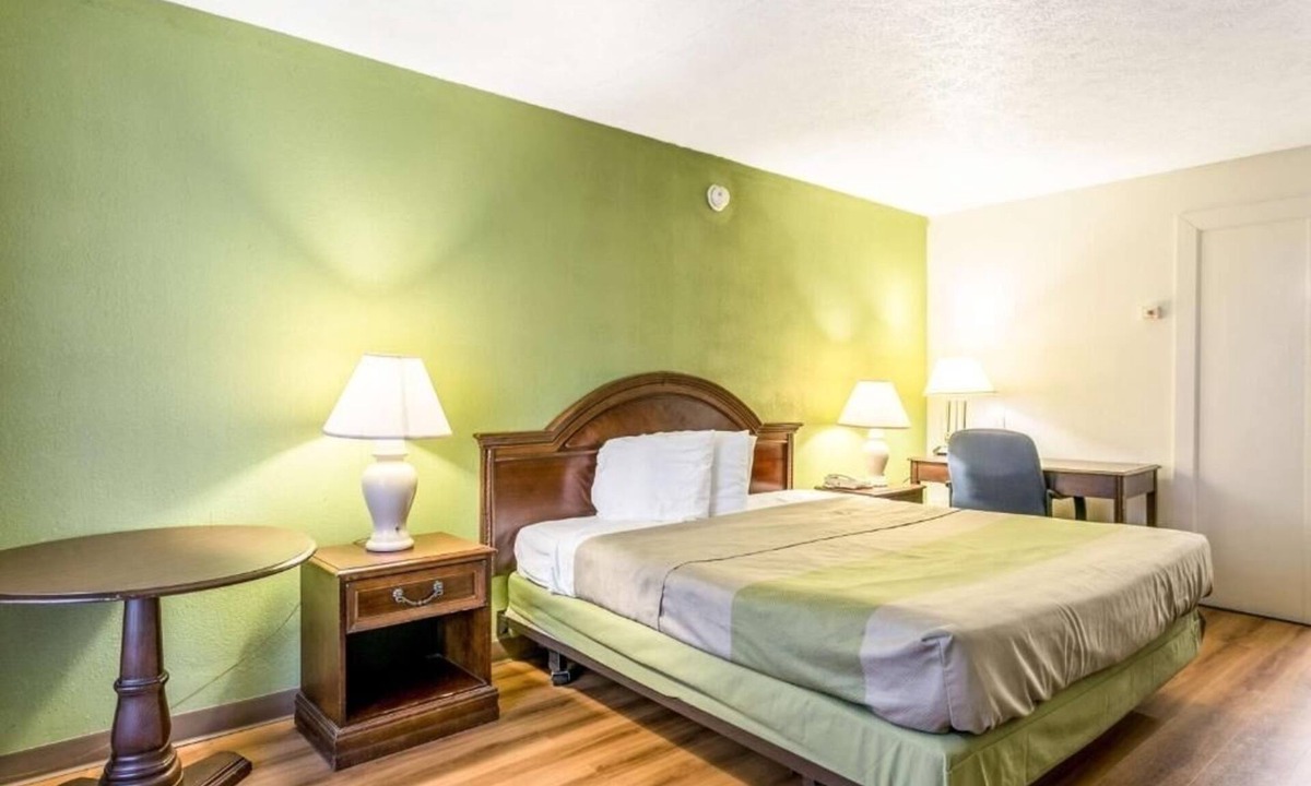 Edgewood Hotel | Budget-Friendly Room w/Easy Access to I-95