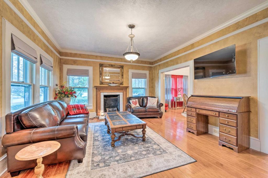 Burgaw House | Burgaw House w/Large Covered Porch & Swing!
