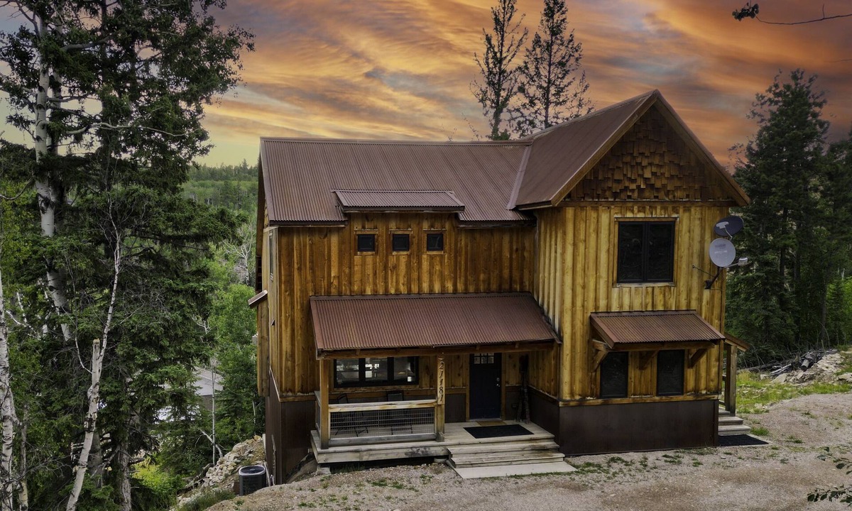 Lead Cabin | Cabin · Hot Tub · Arcade · Black Hills Views