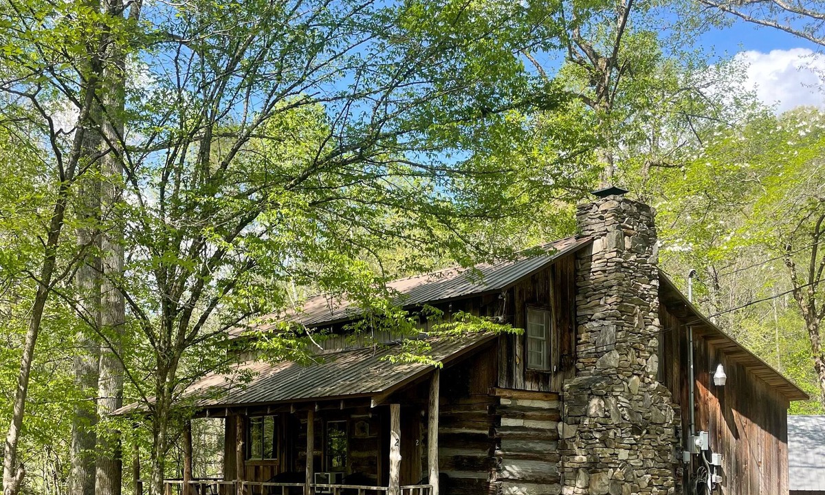 Cherokee Cabin | Cabins In The Pines Unit 2-Covered Porch - - Charcoal Grill - Wood Fireplace