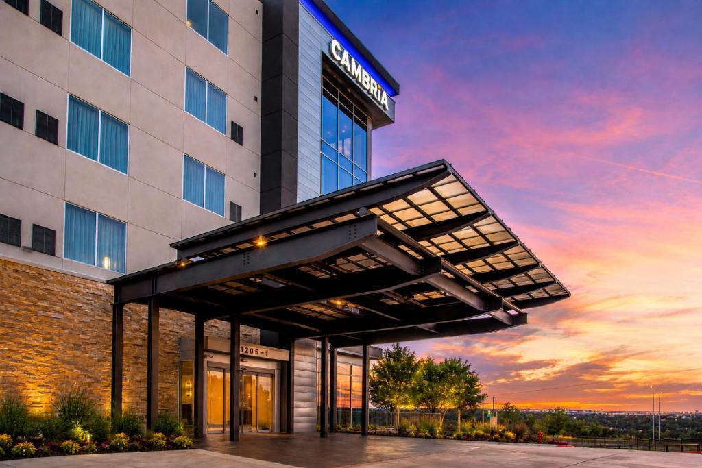 McNeil Hotel | Cambria Hotel Austin Uptown near the Domain