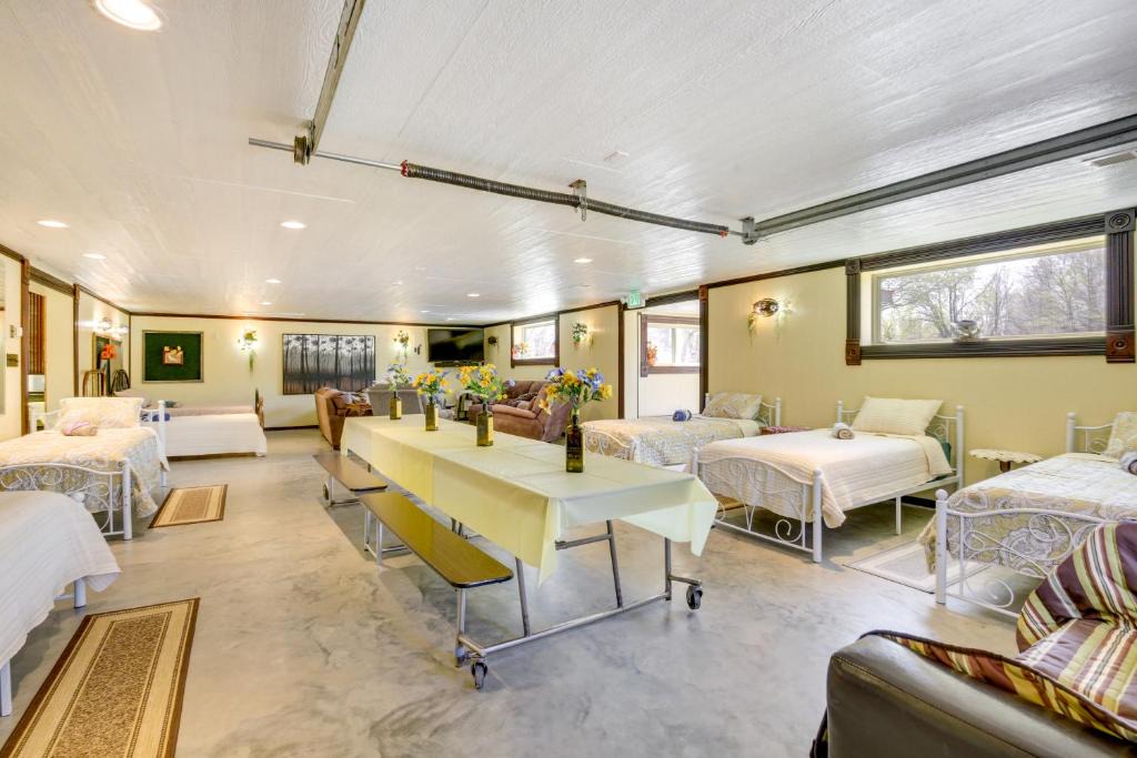 Mirabile Apartment | Cameron Nature Retreat: Hike, Bike & More!