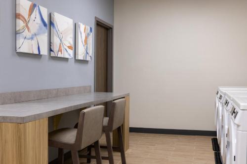 Pumphrey Hotel | Candlewood Suites Baltimore - BWI Airport NE by IHG