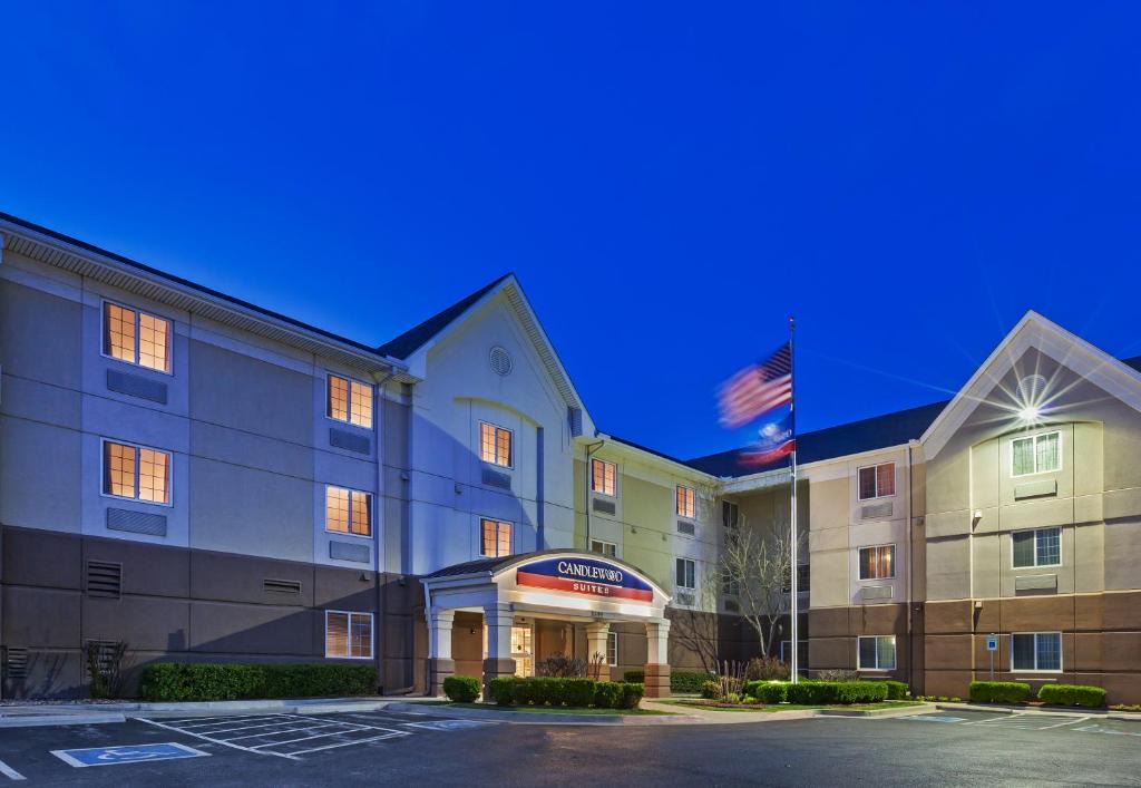 Owasso Hotel | Candlewood Suites Owasso by IHG