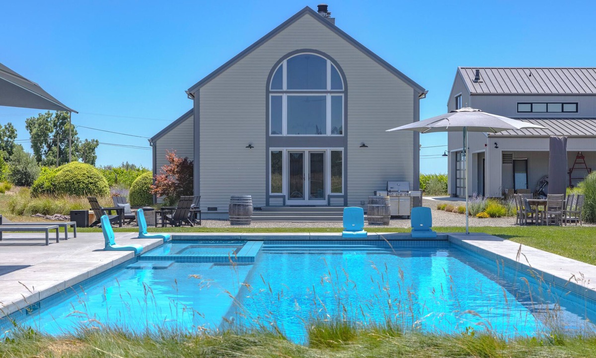 Sonoma House | Carneros Winemaker Estate bw Sonoma & Napa: Sleeps 4, Vineyard, Pool, Spa, Bikes
