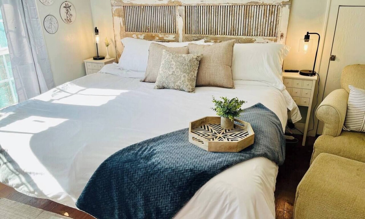 Ada Apartment | Carriage House studio min to ECU