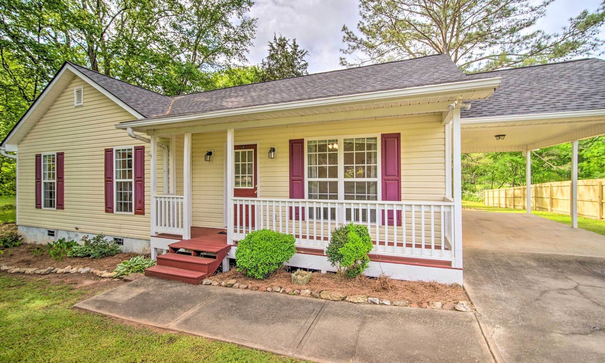 Euharlee House | Cartersville Family Home w/Spacious Backyard